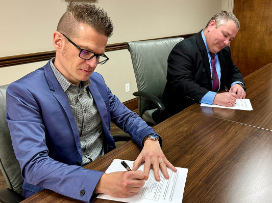 John Bowman and Dr. John Enamait signing articulation agreements for UNC Charlotte OnRamp