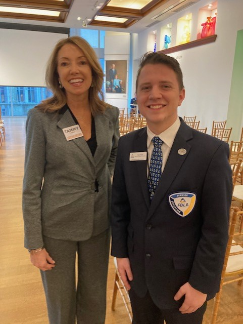 Harris Teeter CEO standing with SCC male student 